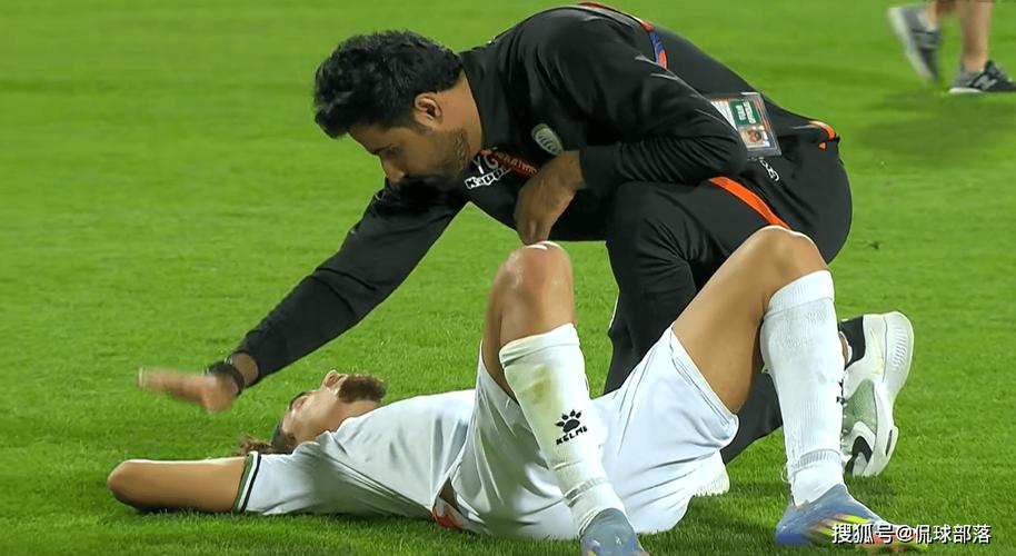 安迪·科尔盛赞库尼亚：他为曼联赢得点球的第一脚触球堪称完美