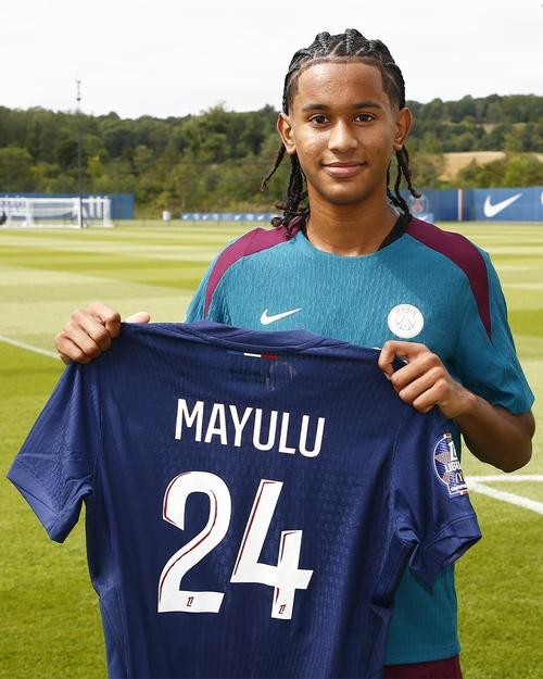 索要税前千万年薪？队报：19岁马尤卢坚决否认，认为巴黎不该施压