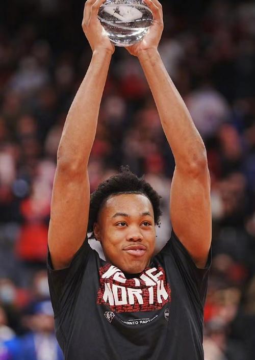 外线没谱！斯科蒂·巴恩斯18中7拿到15分8板8助 三分6中1