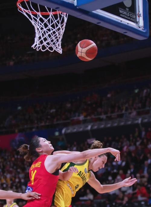 体坛周报：WCBA联赛结束后 中国女篮将用4个多月的时间备战世界杯