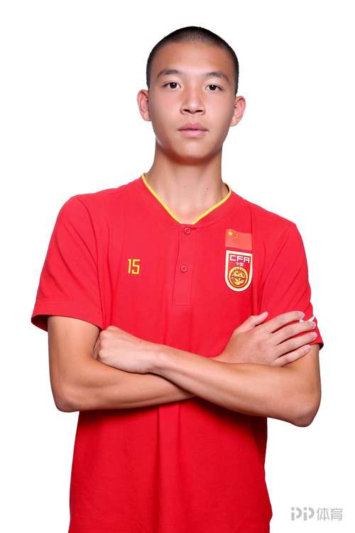 媒体人热议！王钰栋在混采区表现不耐烦，回答一个问题后匆匆离开