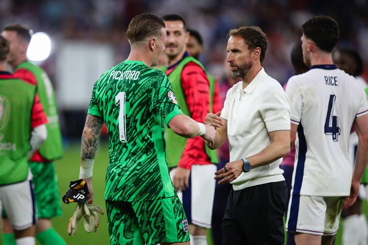 邮报专家选英格兰出征世界杯名单：福登、梅努、沃特金斯不被看好