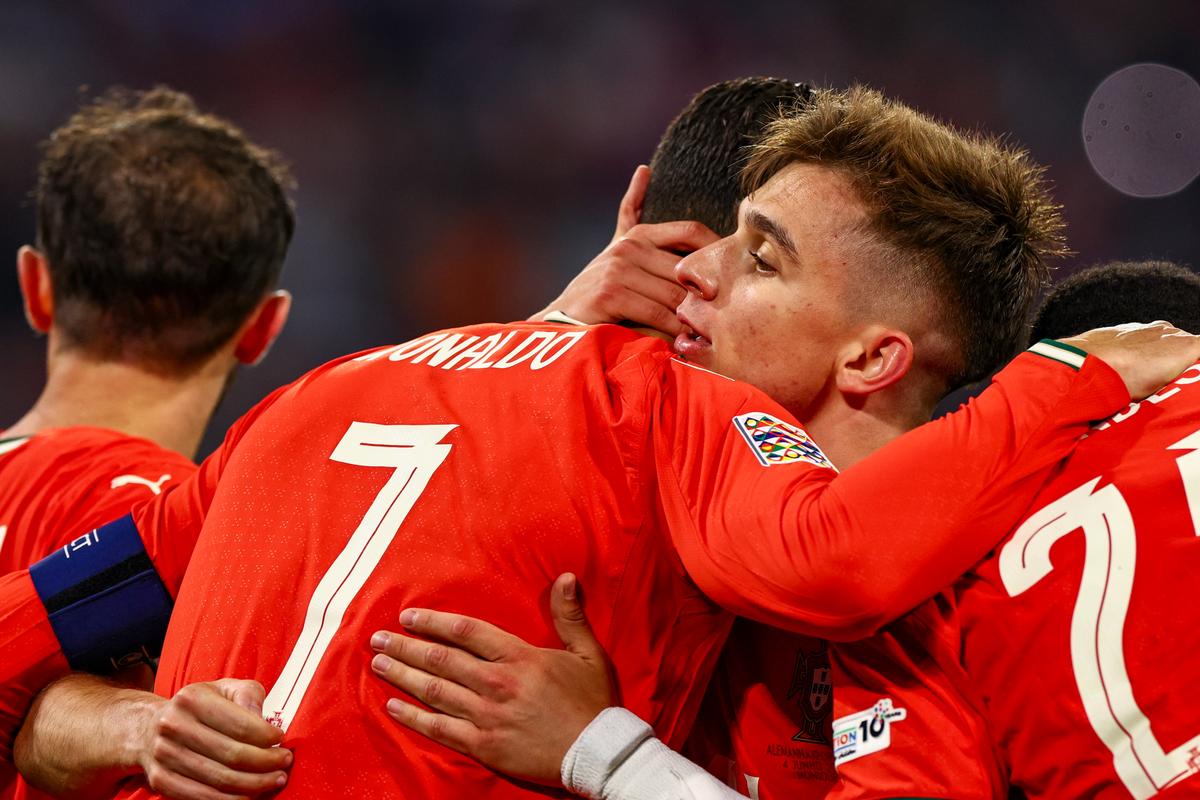 英媒：欧足联计划下赛季欧战在边线放备用球，避免球员与球童冲突