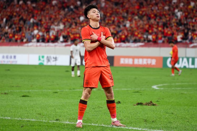 王钰栋：上赛季满分100分打80分，留洋要慢慢来先专注当下