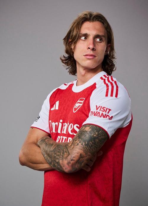 卡拉菲奥里：不觉得自己才23岁，感觉要大6-7岁 意大利渴望世界杯