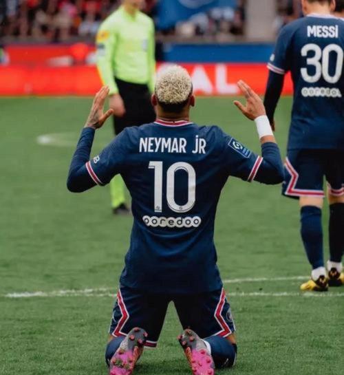 认为裁判双标！邮报：曼联将向裁判机构提出申诉 对VAR失误很愤怒