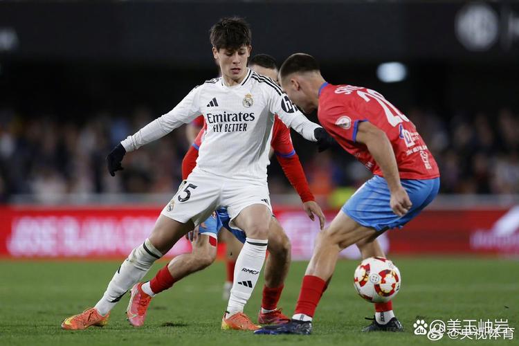 伦纳特·卡尔:非常期待与皇马交手,那是一座很棒的体育场