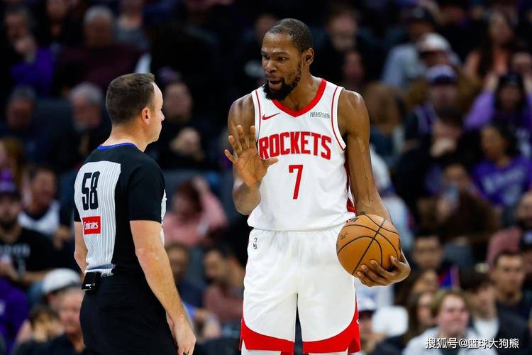 每体：巴萨在当地时间14点比赛成绩不理想，近3个赛季1胜2平1负