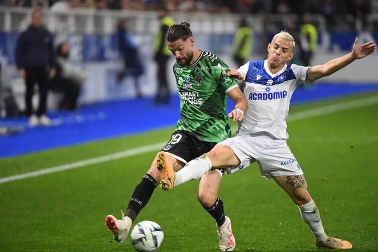 尽显风骨！欧塞尔6分钟染红最终3-0获胜，成法甲有数据以来首队