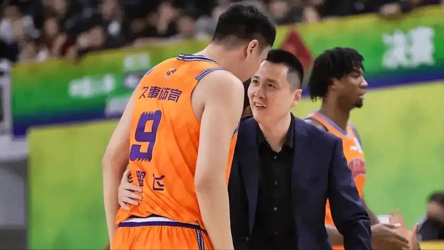 CBA首秀6分8板4助1断！吴泽昊：很感谢卢伟指导 给自己打六分