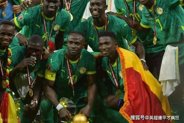 真实性存疑！网传非洲足联要马内归还非洲MVP奖杯，想颁给迪亚斯