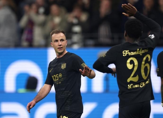 图片报：格策和法兰克福续约进展很顺利，但他将在下场比赛被弃用