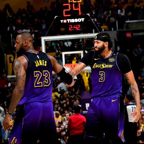 湖人绝杀魔术：逆境群力9连胜