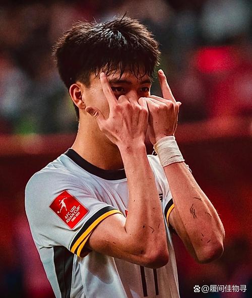 记者：假设王钰栋去汉堡踢德比戴帽被骂，官方采访能是这态度吗？