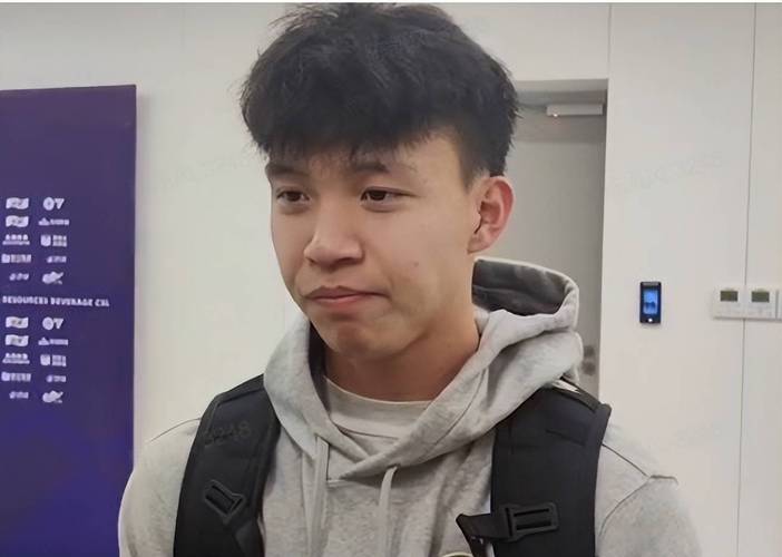 媒体人谈王钰栋争议：若以明星或足球偶像的标准看待，显然不合格