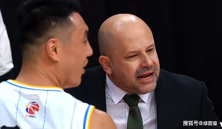 邓捷夫：京沪大战给自己打5分，主教练鼓励我年轻不要怕犯错