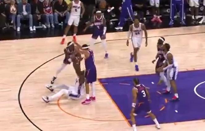 今天当后羿？布克17投仅4中拿到14分7助 有3失误3犯规