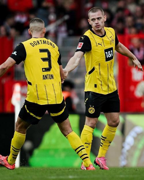 新战术！贝蒂斯偷袭式角球破门+对手毫无反应，但遭裁判黄牌警告