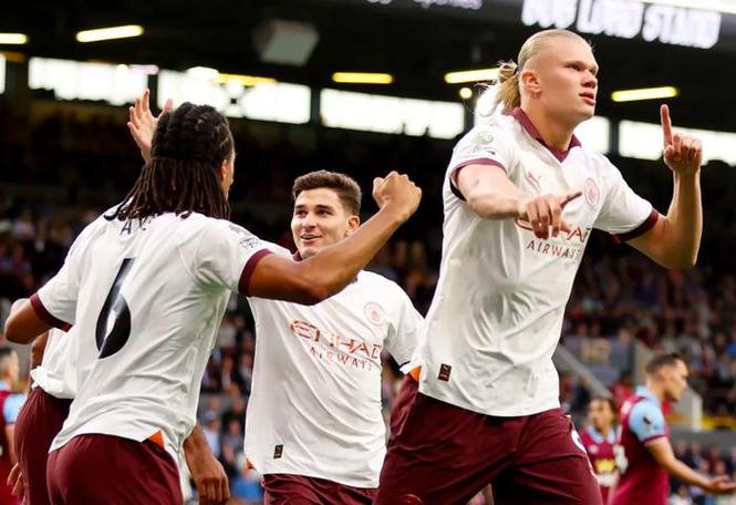 身体素质仍在线！35岁维尔贝克跳山羊跃过1米92队友，庆祝双响