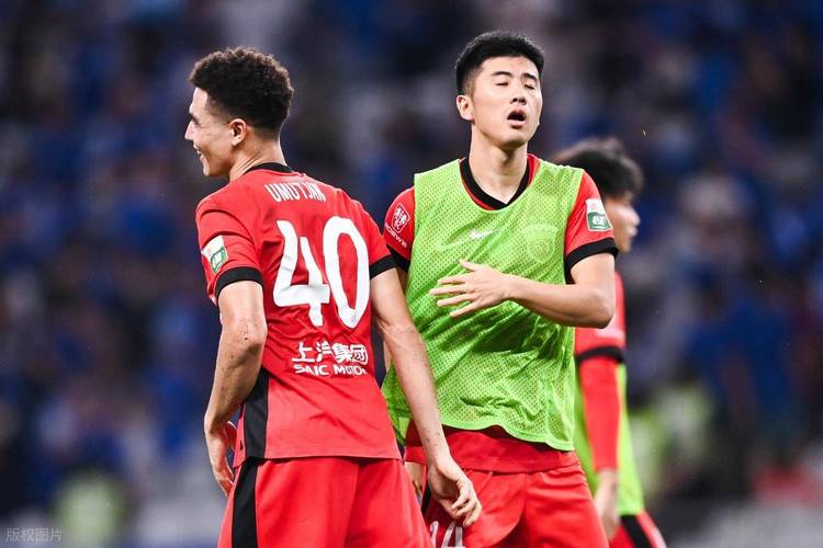 中乙首轮李圣龙代表海港B队首发，曾为海港一队贡献26球14助攻