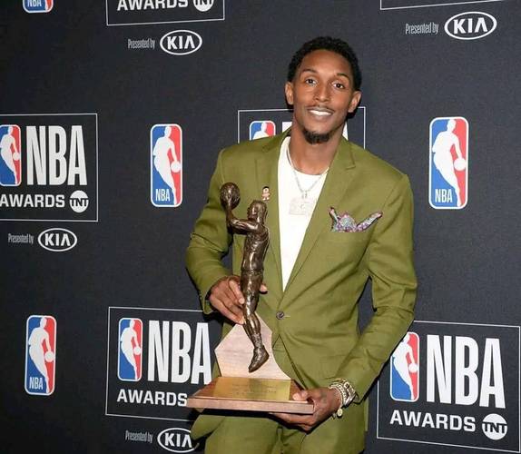 路威：上一次我们看到能媲美詹姆斯的41岁球员 还要追溯到乔丹