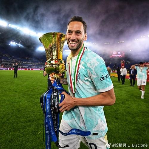 罗体：巴斯托尼能否出战附加赛成疑，明天前往意大利基地接受检查