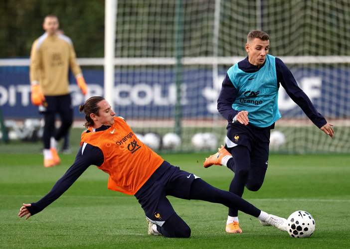 官方：萨利巴左脚踝受伤，法国队征召拉克鲁瓦作为顶替人选