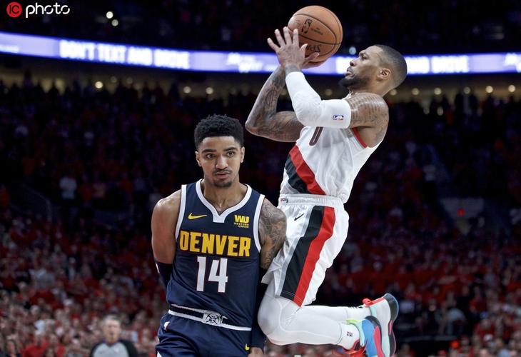 阿德尔曼：早场比赛老将生物钟会受点影响 但没借口对手也是如此