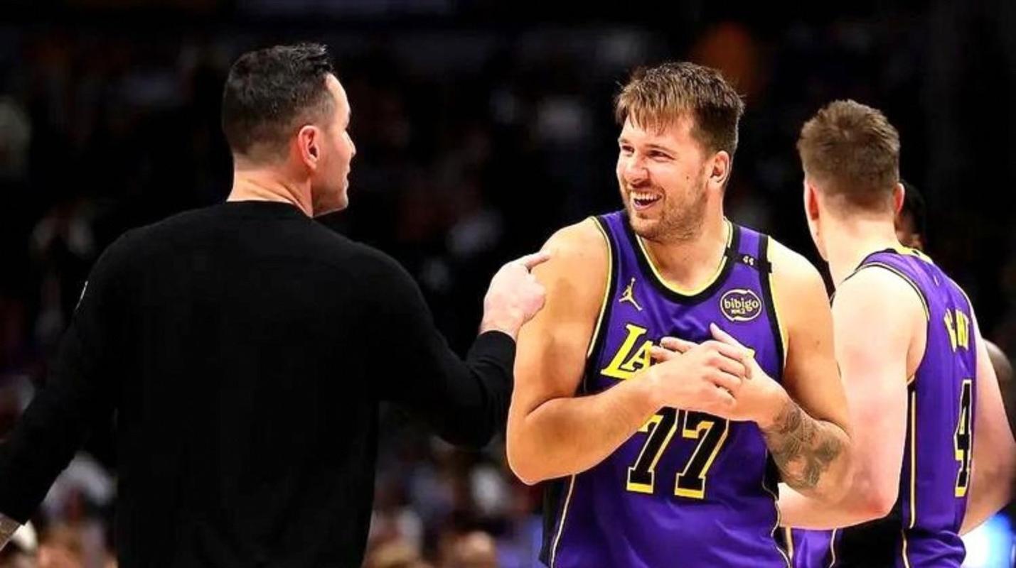 东契奇&海斯偷听魔术布置战术 八村塁小声询问：听到啥了？