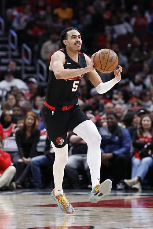 首轮26号秀！萨拉夫20中10砍下22分5助 得分生涯新高