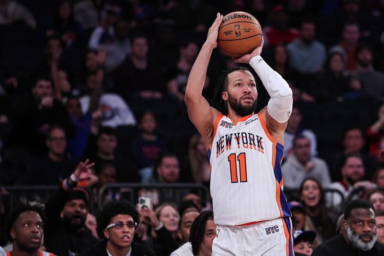 稳定输出！布伦森半场12中5拿下14分2助攻 首节独得12分