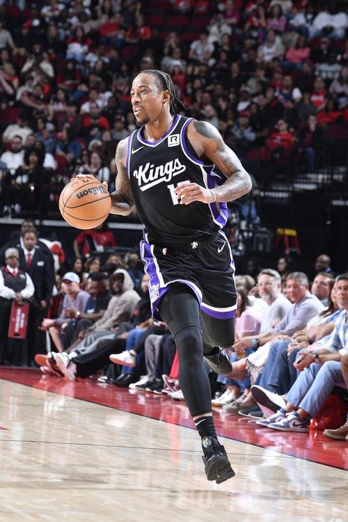 改打组织了？德罗赞送全场最多8次助攻 另7投3中拿到10分1盖帽