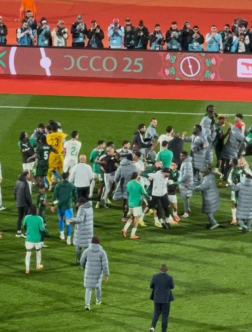 瓦斯：在南看台下打进罗马首球让我激动又满足，我的偶像是齐达内