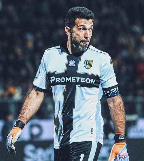 布冯：现在是意大利国家队的决定性时刻，我们需要用表现说服球迷