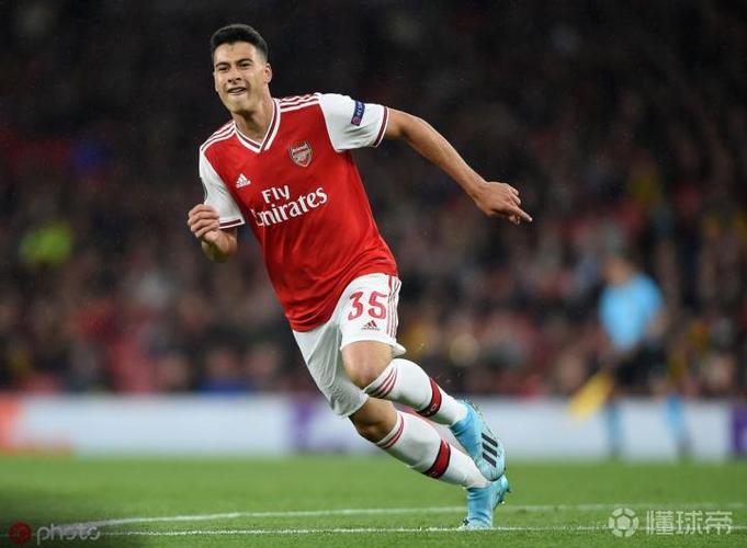 伊恩·赖特：马丁内利应该首发，他能带球帮助球队摆脱困境