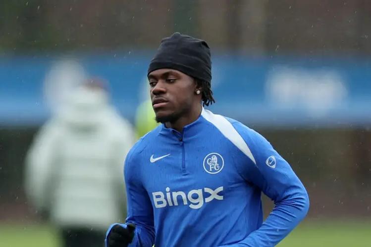 TA：就拉维亚问题切尔西陷入两难，他至今尚未代表球队踢满全场