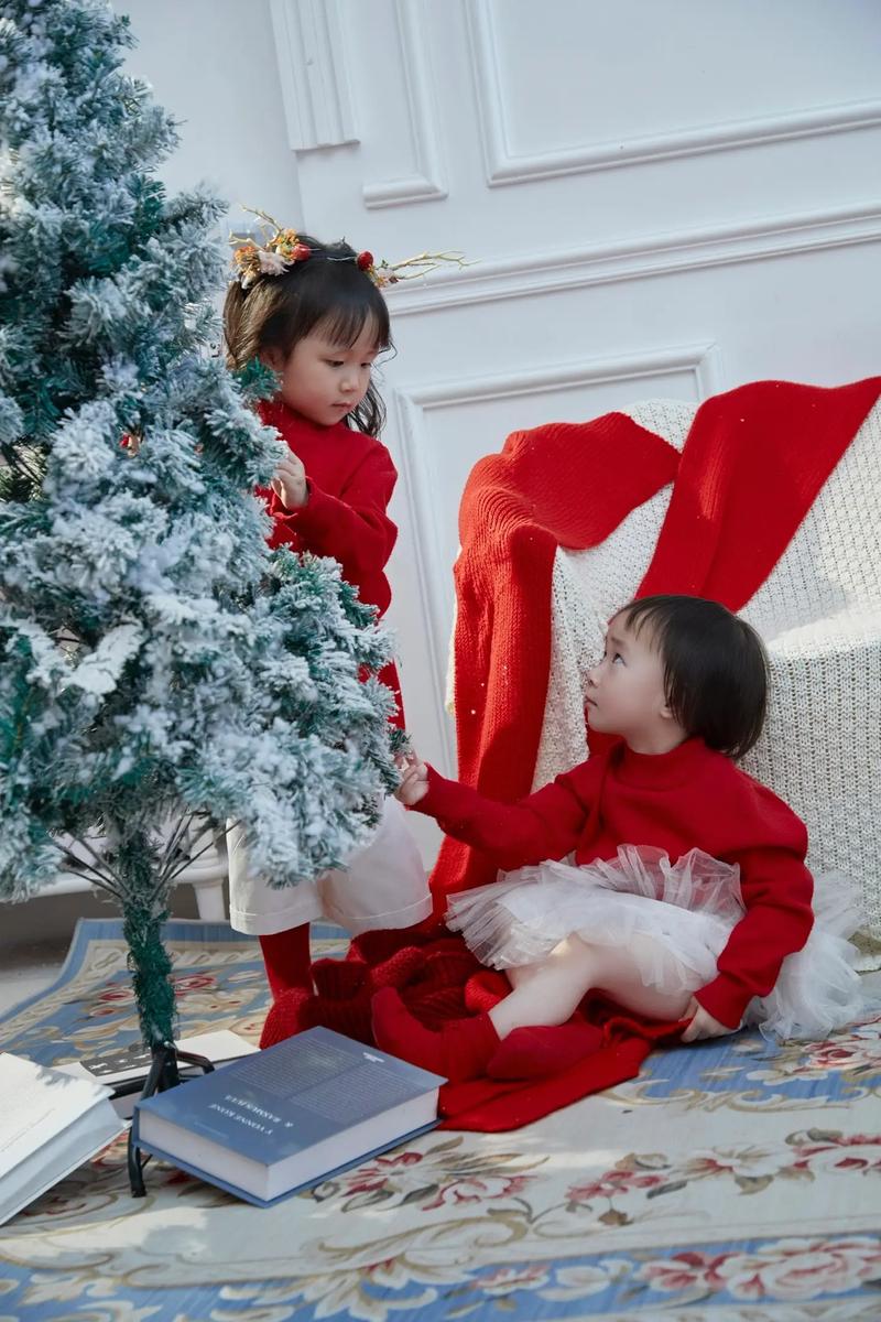 小棉袄常伴左右❤️瓜帅与女儿玛利亚庆祝夺冠，相拥耳语十分幸福