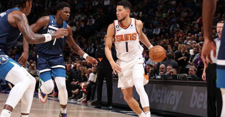 正负值+32断档最高！布克15中9拿下25分3板6助 第三节13分