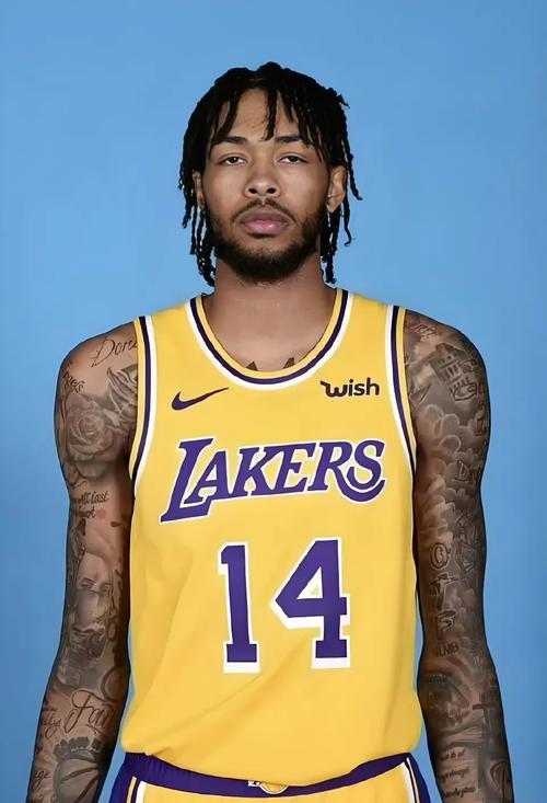 湖人旧将！英格拉姆10中3拿到6分4板3帽 古德温11中5拿到14分7板