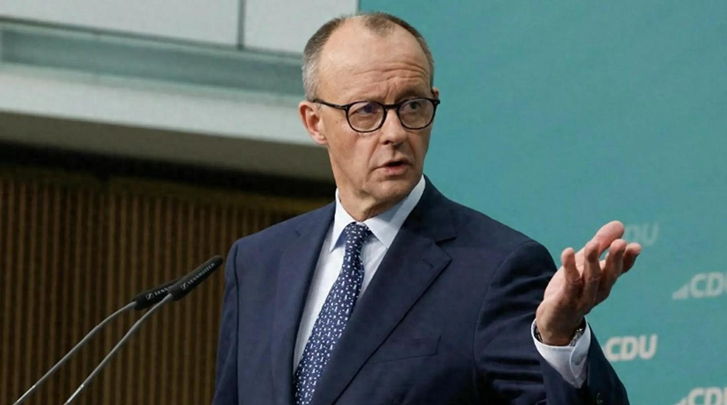 德媒：多特蒙德希望新总监立即上任，法兰克福总监不愿赛季中辞职