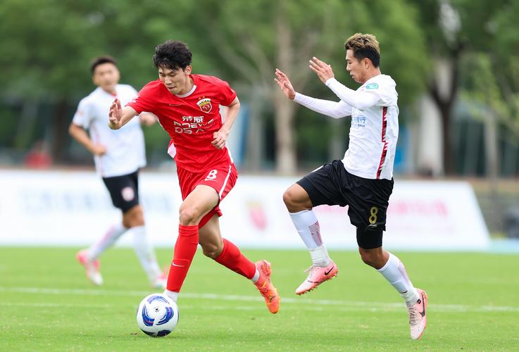 18岁杨黔东上演海港B队首秀，中乙替补破门收获职业生涯第一球！