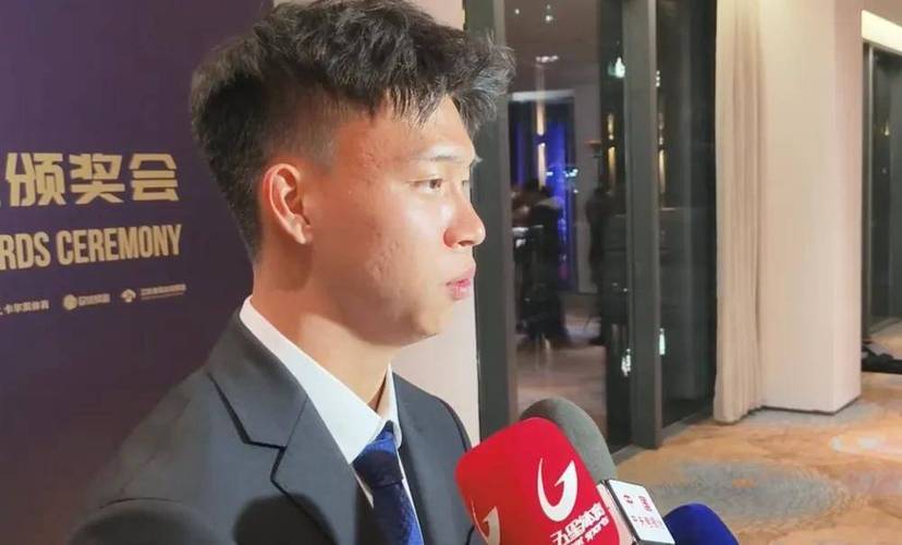 记者谈王钰栋争议：最佳必须接受一个问题采访，该规则已沿用多年