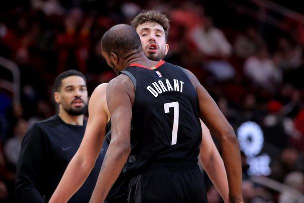 弗莱：申京不在时KD只能让队友看他单打 他进攻引力不如克尼佩尔