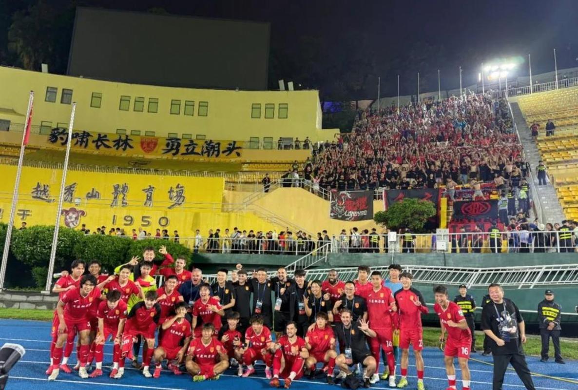 渝媒：补招入选国足，李镇全成为重庆铜梁龙队史首位国脚