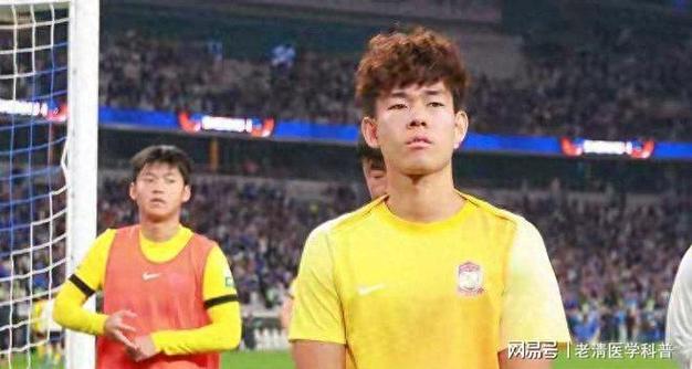 记者：22岁何小珂报名参加苏超并不属实，他近期将回归青岛西海岸
