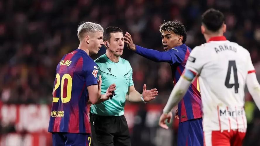 每体：西甲VAR裁判批评皇马TV，被西甲停职处理