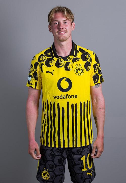 即将结束7年多特生涯！布兰特赛后仅着内裤，在更衣室向全队演讲