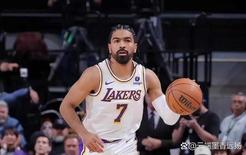 费舍尔：对手什么招式文班都能干扰 这让他比其他顶级防守者更好