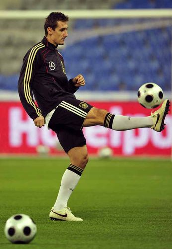 记者：勒威林将带伤前往德国队报到，并接受进一步检查