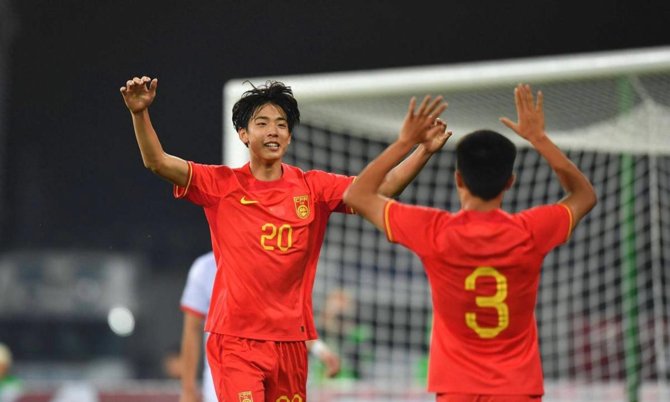 还差1场达劳工证！张家鸣在塞尔维亚U19联赛已出场4次+坐稳首发